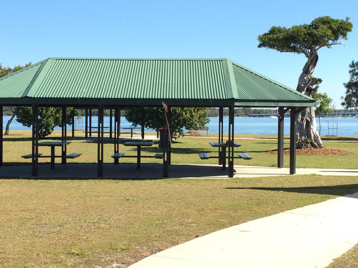 Bongaree Bribie Waterways Motel מראה חיצוני תמונה